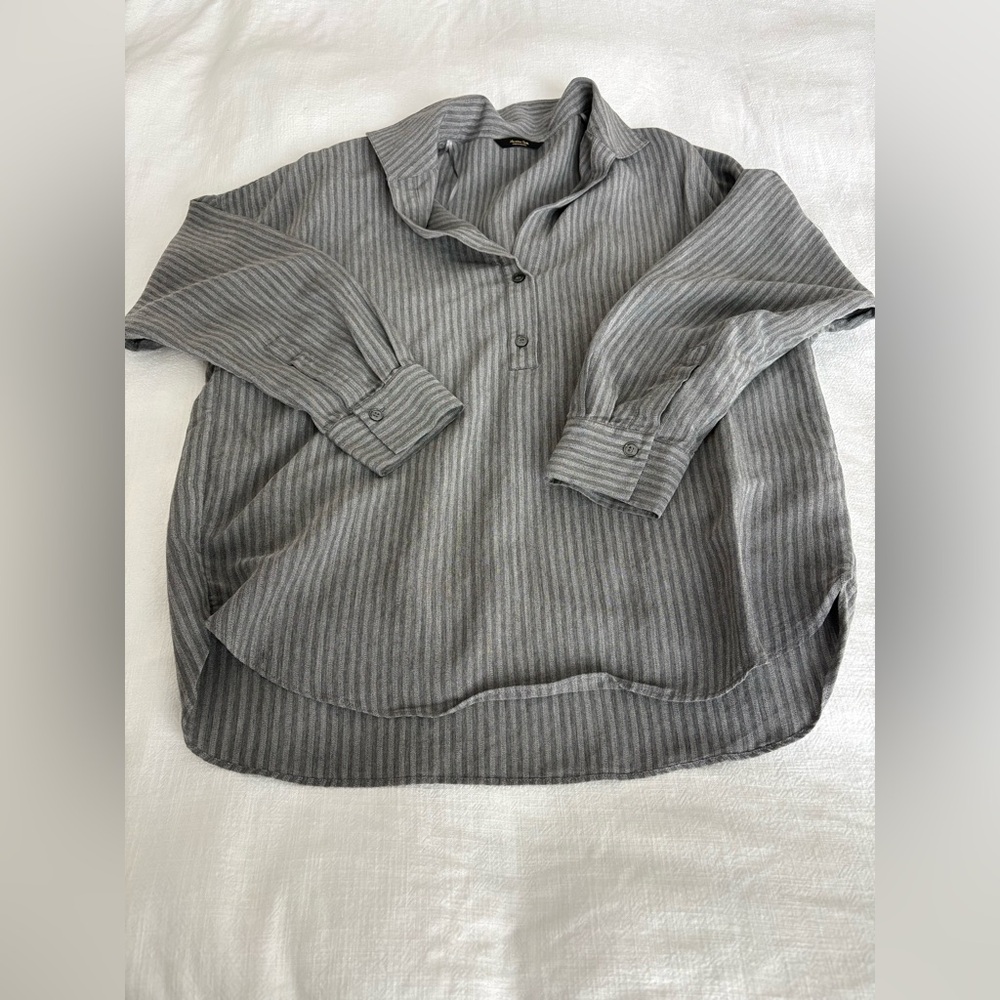 Massimo Dutti long sleeve collar shirt in gray vertical stripes. Viscose. Small.